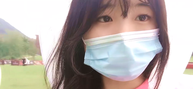 千万粉丝奔奔解说终于露脸开播,怪不得up主蜜獾总与她开黑