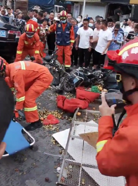 浙江温岭一轿车菜市场撞人,肇事司机已被抓获 目击者:车辆突然加速