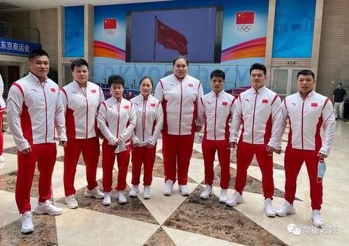 才力:夺60个举重冠军,33岁去世时仅剩300元,今妻女待遇如何?