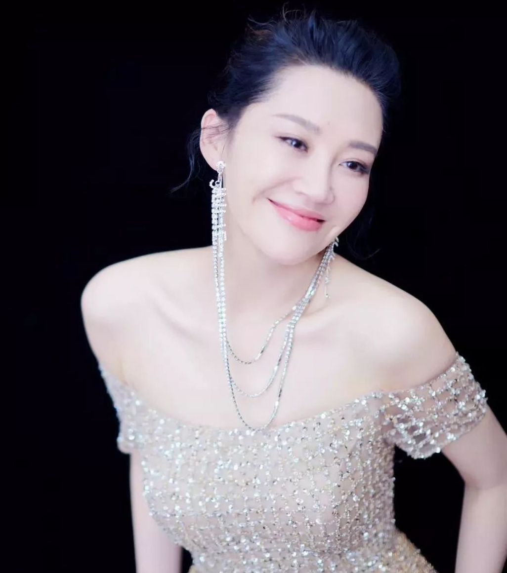中国有酒窝的女演员图片