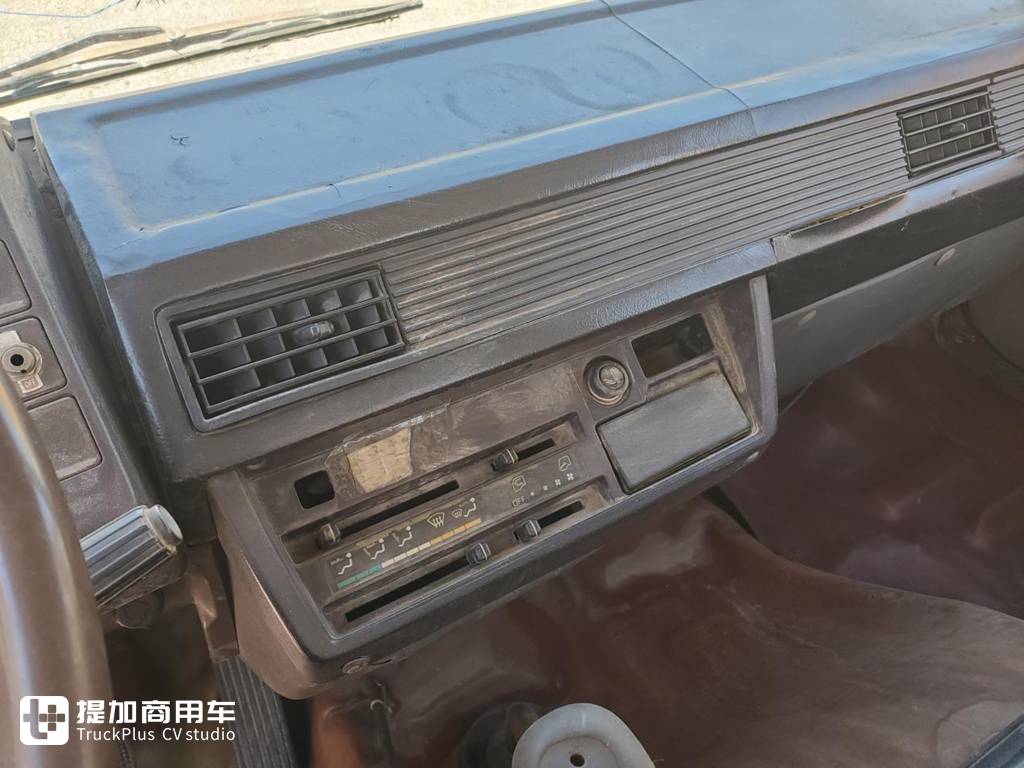解放小平头柴的原型车,在国内退役的三菱fk415实拍