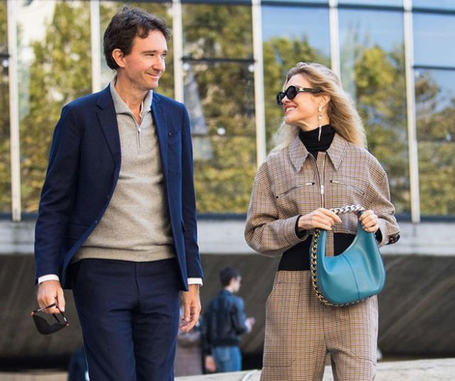 39岁lv太子妃赶场看秀,和太子爷对视瞬间,尽显10年恩爱