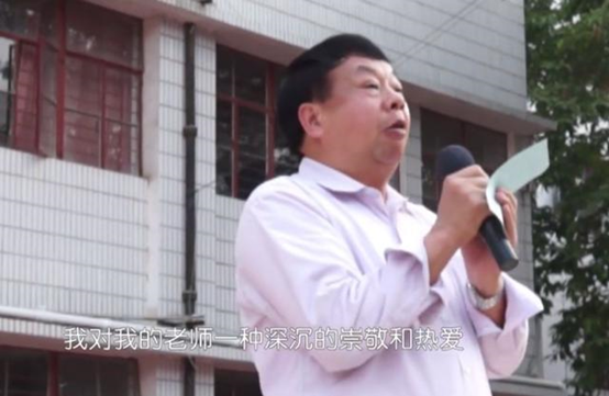 "校长爸爸"莫振高:靠"化缘"圆了两万名贫困生的大学梦