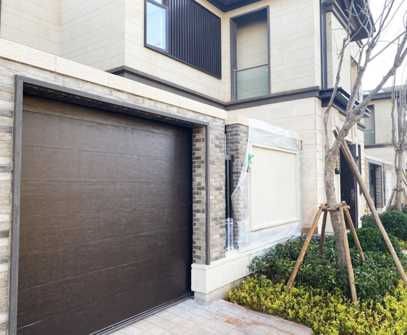 揭秘别墅庭院车库门安全性能高的原因