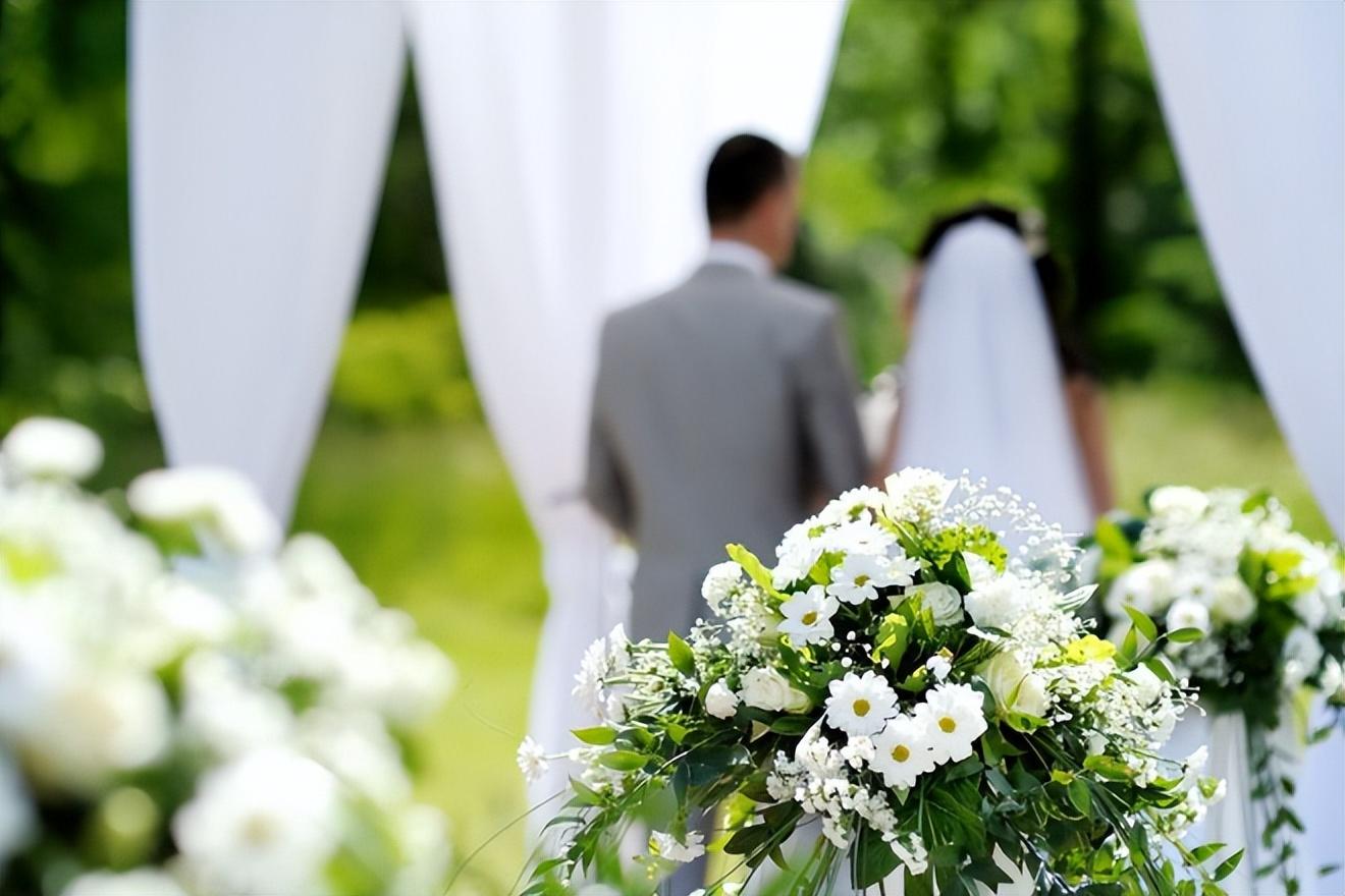 纪实:最美翘臀局长刘光明,靠屁股上位,花50万美容翘臀