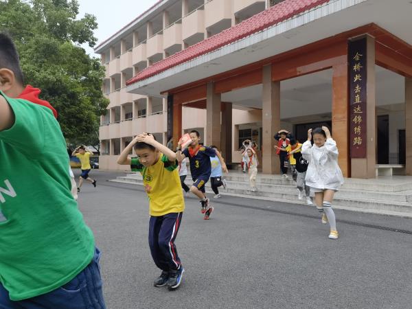 常德市武陵區(qū)紫橋小學(xué):防范化解災(zāi)害風(fēng)險(xiǎn)(圖1) 常德市武陵區(qū)紫橋小學(xué):防范化解災(zāi)害風(fēng)險(xiǎn)(圖1)