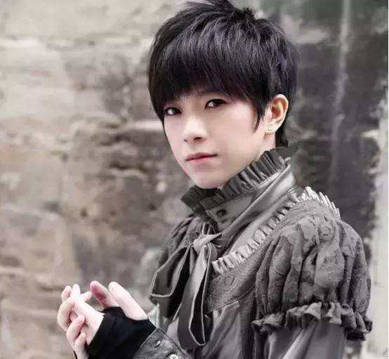 长得像男生的5个女星,"春哥"并不特别,最后一位骗了一代人