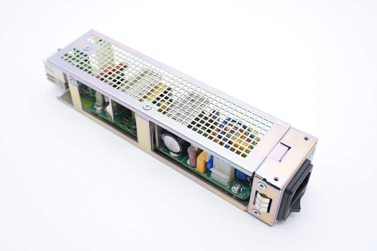 我们把华为optix osn500光传输系统60w电源拆了,比想象的要简单