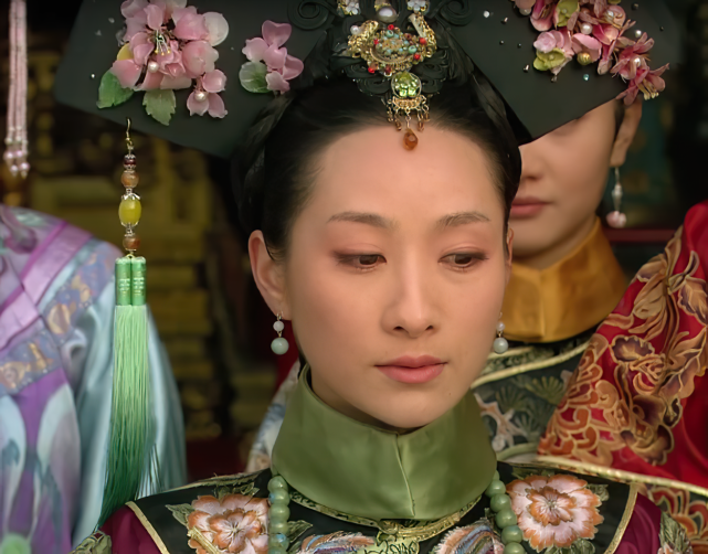 甄嬛传:熹妃怀孕回宫,谁注意皇上身后的脸?是敌是友一眼便知