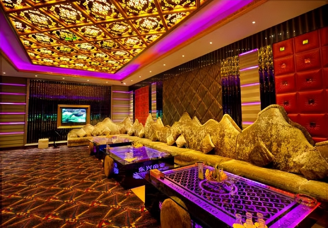 上海女版"天上人间",令无数富婆流连忘返,却因一条热搜被清剿