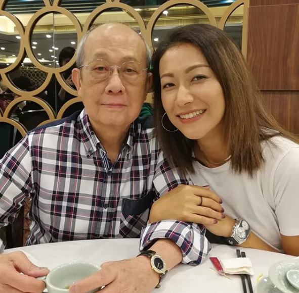 忘年恋!86岁配音皇帝丁羽大方认爱,女方小自己21岁