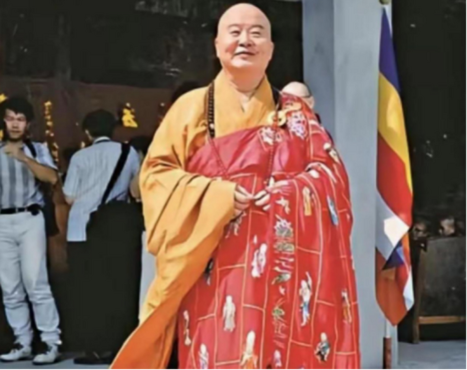 一次,杨澜问星云大师:以前都是佛度有缘人,现在都是佛度有"钱"人,您