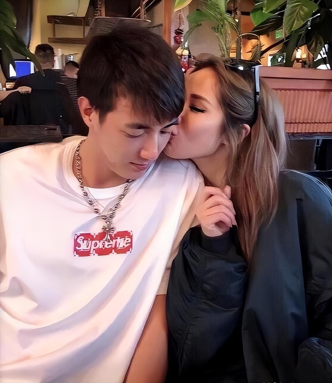 纸醉金迷之后,美颜都盖不住43岁萧亚轩的现状,网友:色是一把刀