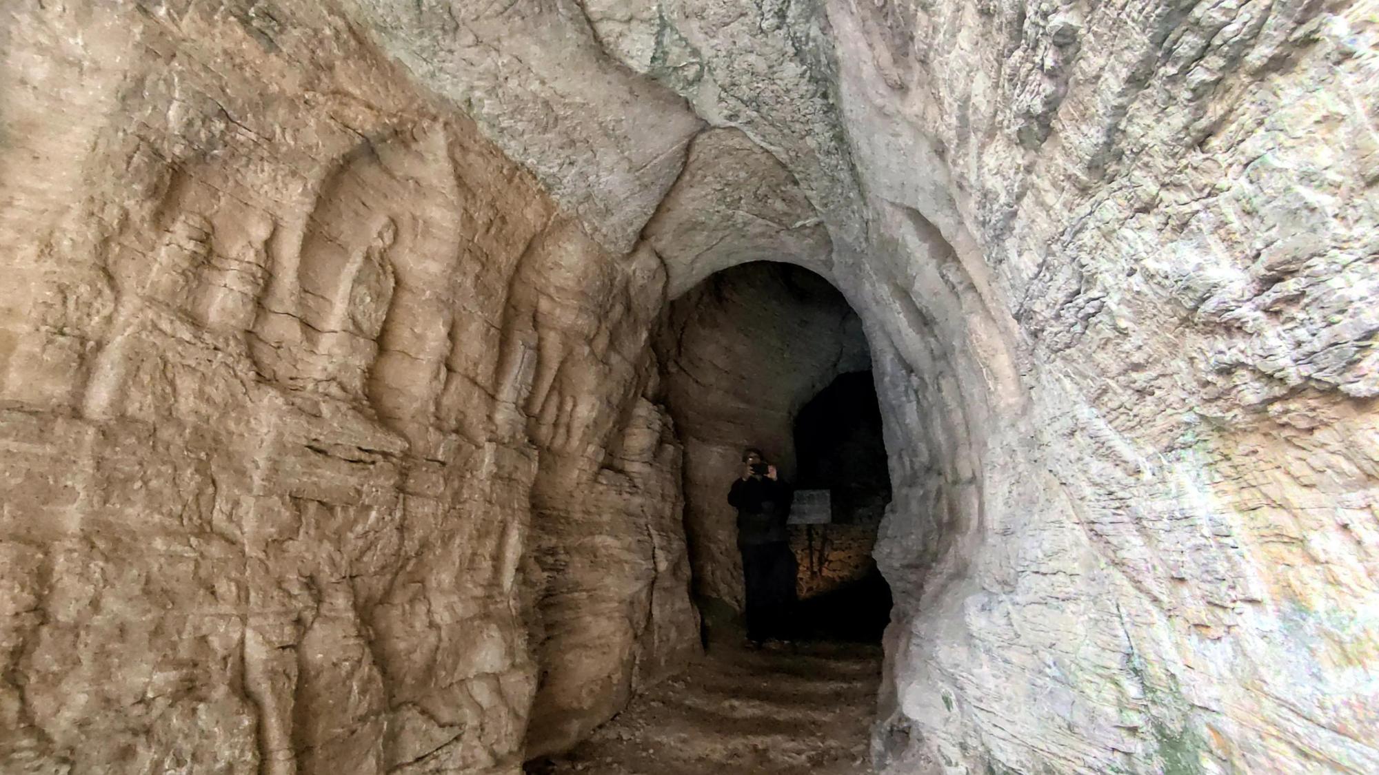 龙洞,天坑,藏龙涧,济南龙洞山穿越,能否发现巨龙的踪迹?