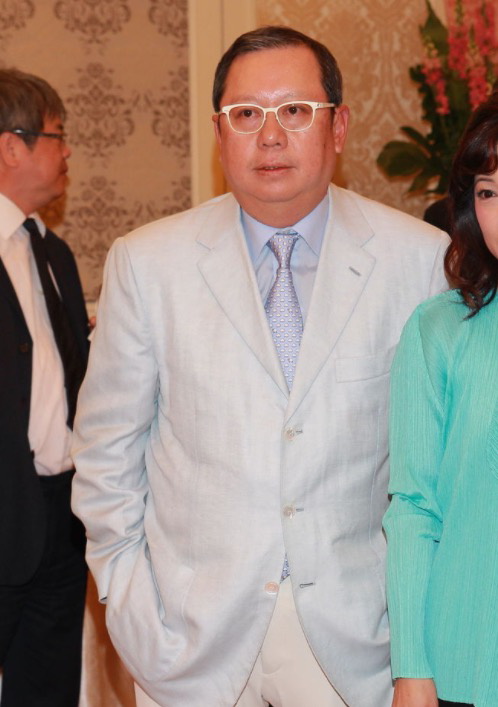 她给林百欣生下了第一个儿子林建名,按理说这样的大家族,林建名肯定是