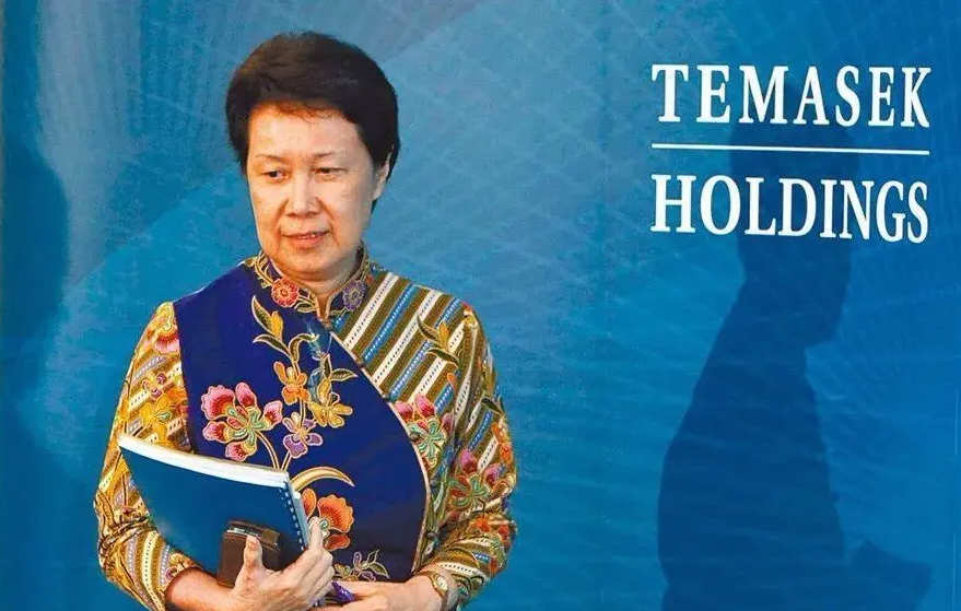 新加坡第一夫人何晶:铁腕挽救新加坡经济,嘲讽美国,很亲近中国