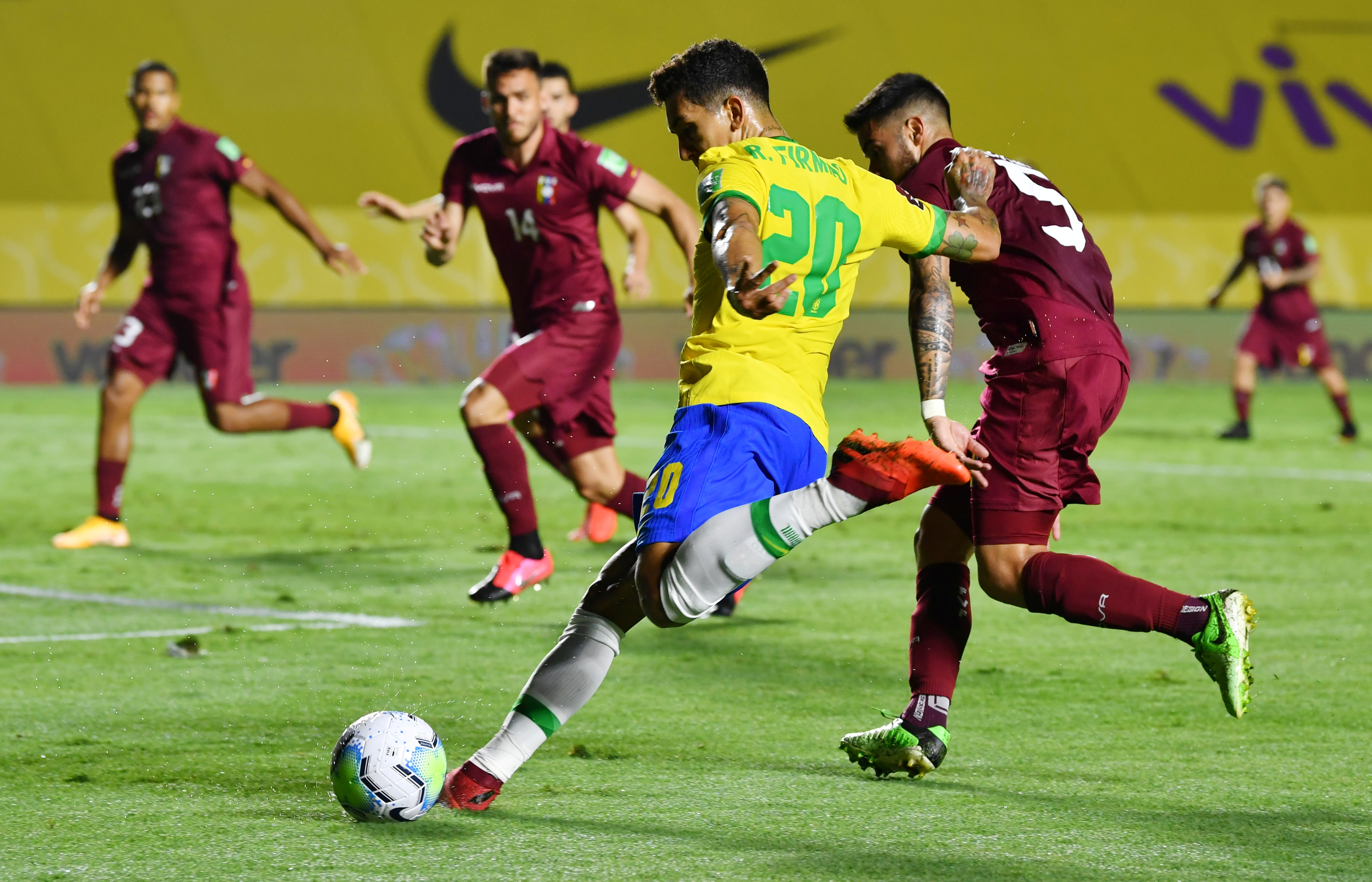足球——世界杯南美区预选赛:巴西胜委内瑞拉