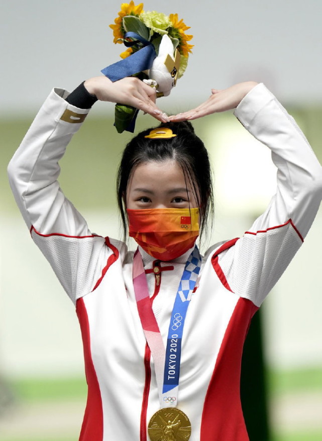 最后一枪逆转,清华祝贺杨倩夺得首金,俄奥运会标志像某品牌牛奶