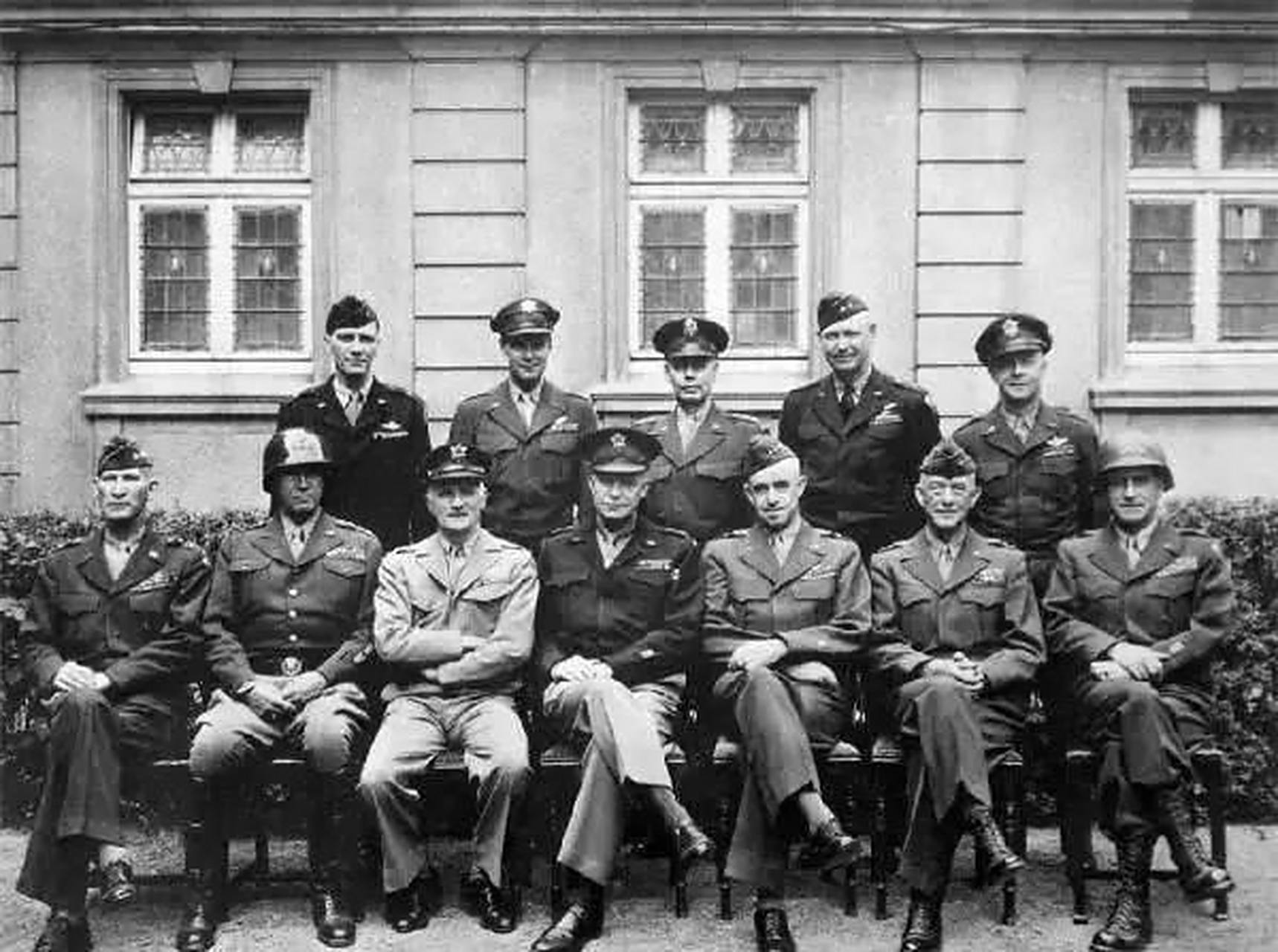 巴顿将军的崛起史: 1,1916年5月14日,巴顿带10个士兵和两个平民向导