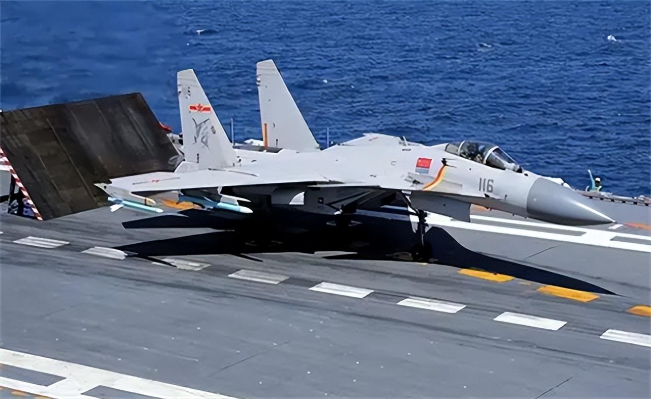 16年航母飞行员张超牺牲,女儿仅2岁,空姐妻子继承夫志应征入伍