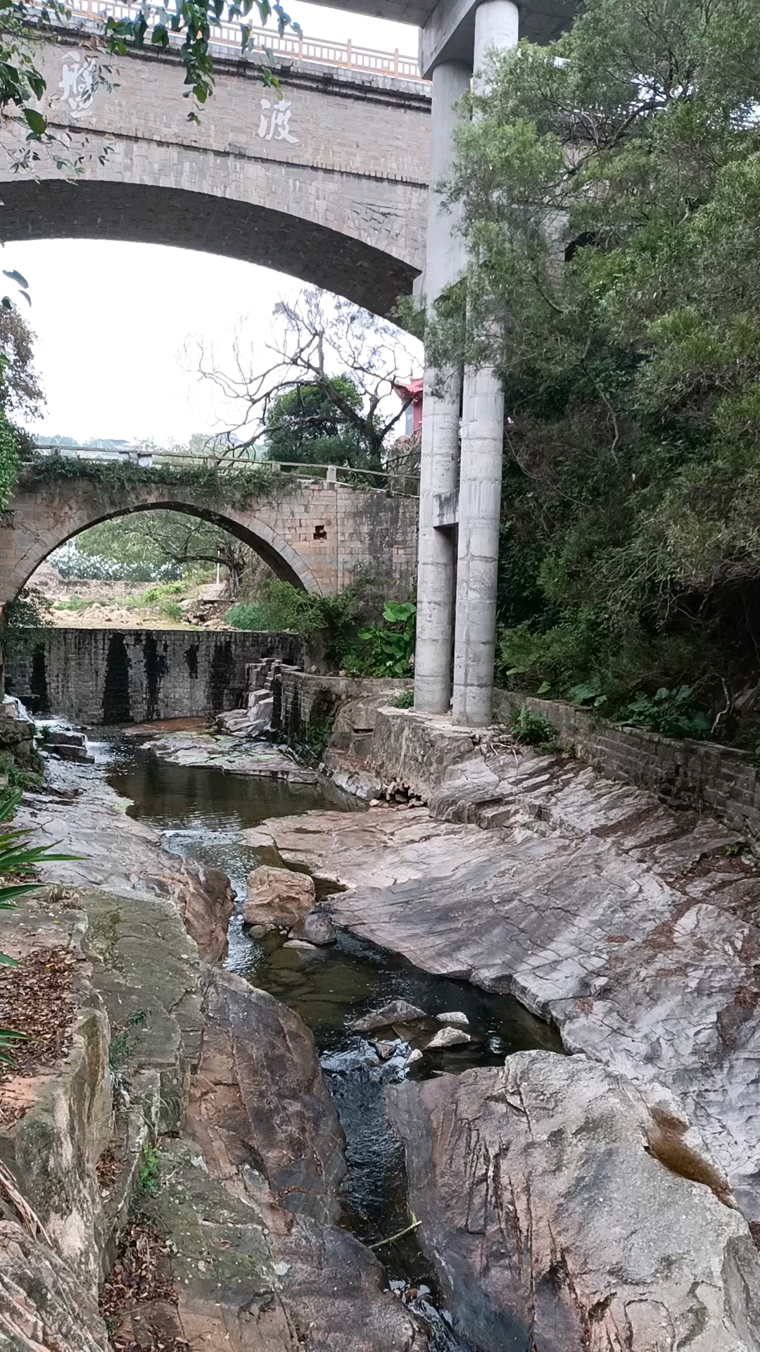 莆田市西天尾镇象峰村西隐飞瀑桥下的美景