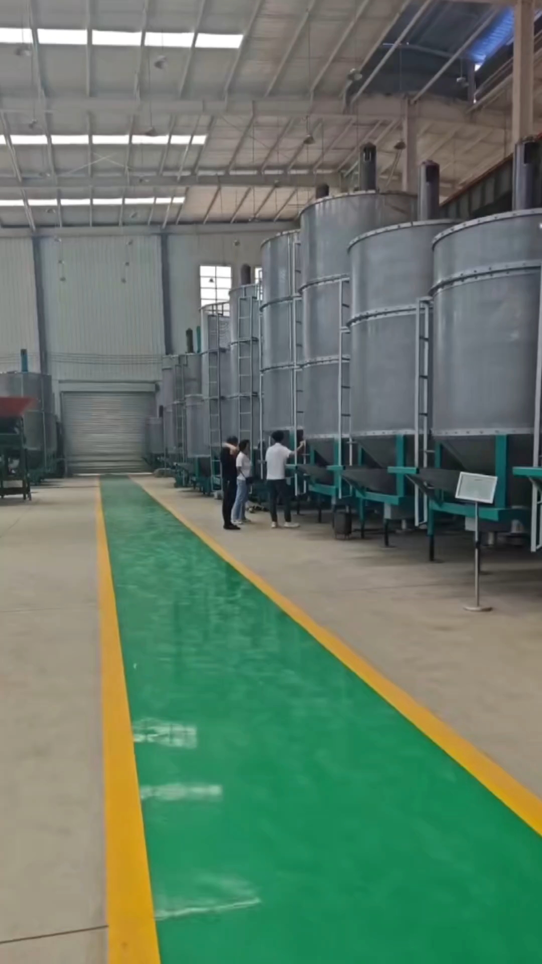 移动粮食烘干机车间实拍