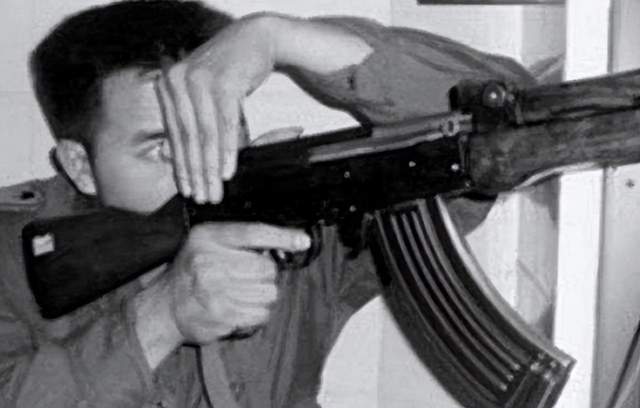 1994年悍匪田建明单人单枪对抗整个部队,致75人伤亡后被一枪击毙