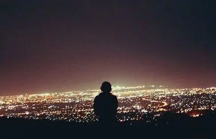 男人思念一个人是在酒后,女人思念一个人是在.