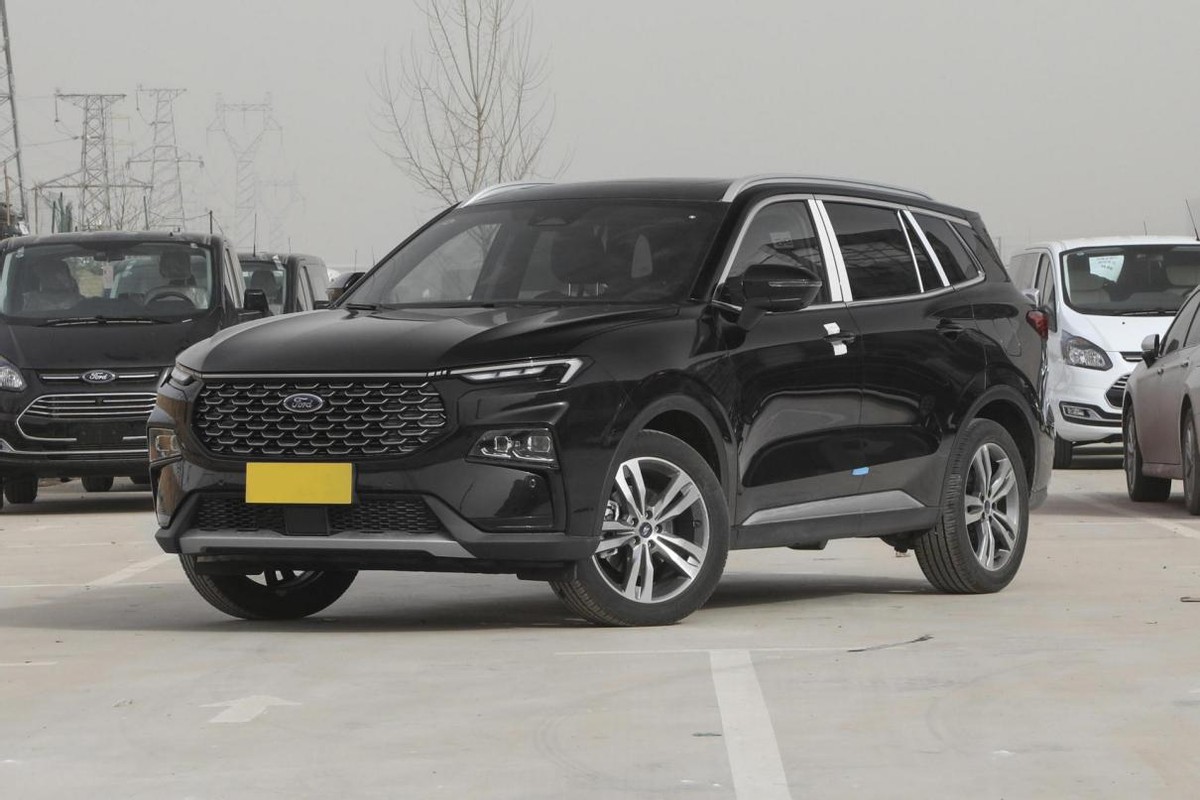 合资中型suv仅13.98万起,轴距2726mm,带你看福特领睿