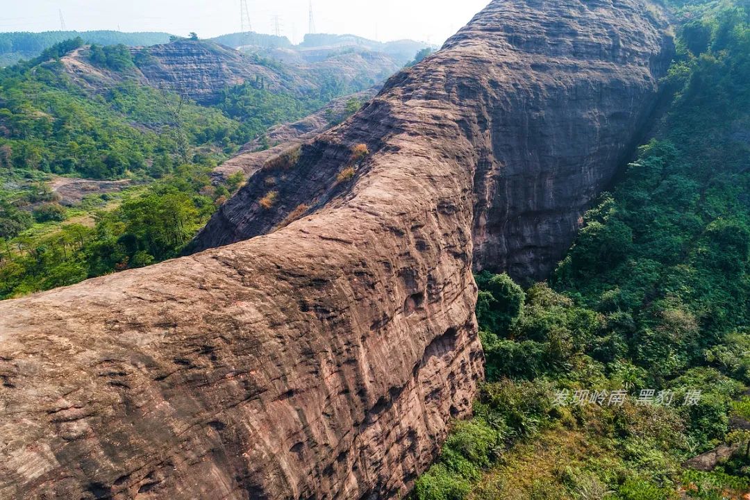 自然奇观!带您深入探索广州最近的丹霞地貌!
