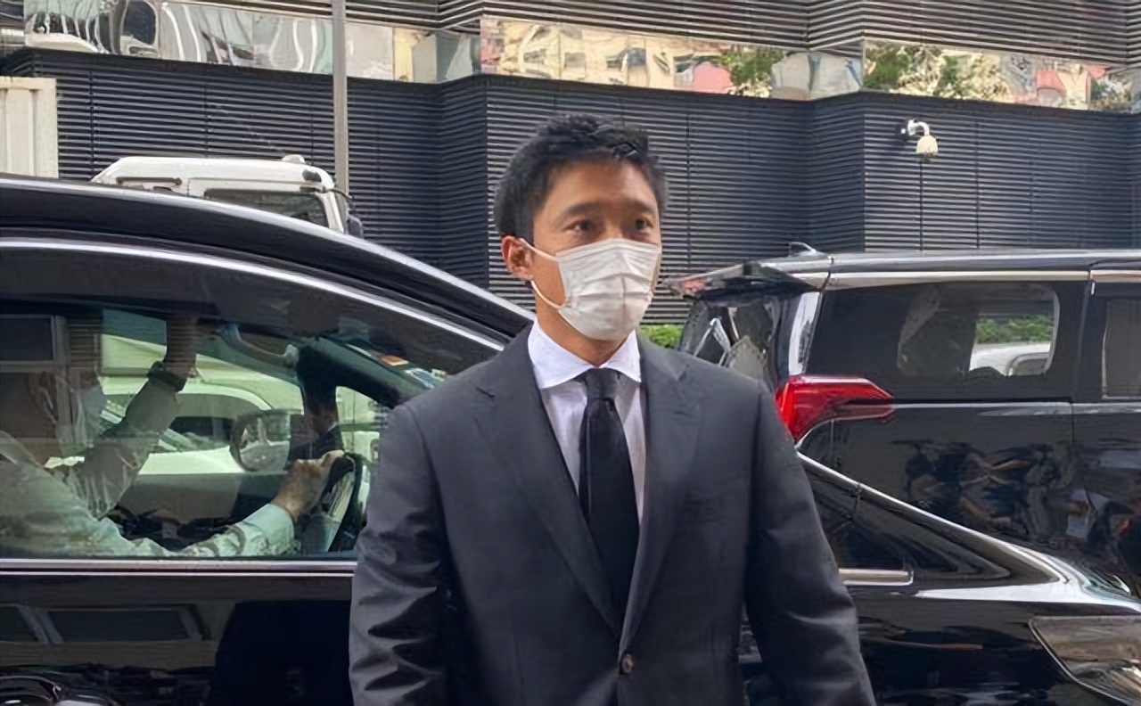 朱玲玲的烦恼:二儿子霍启山40岁未婚,小儿子霍启仁35岁游戏人间