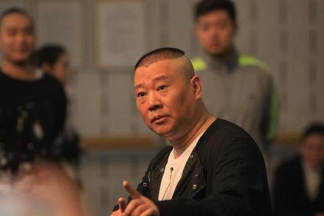 杨振华说相声时提及低俗相声,郭德纲再度躺枪,惹网友议论纷纷