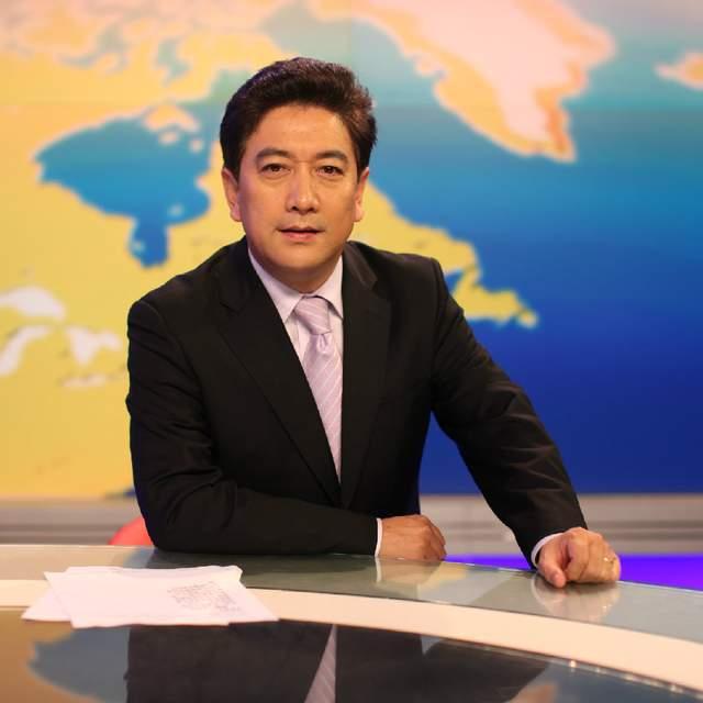 央视水均益:与瘫痪发妻离婚,转身娶小13岁娇妻,如今过得怎么样