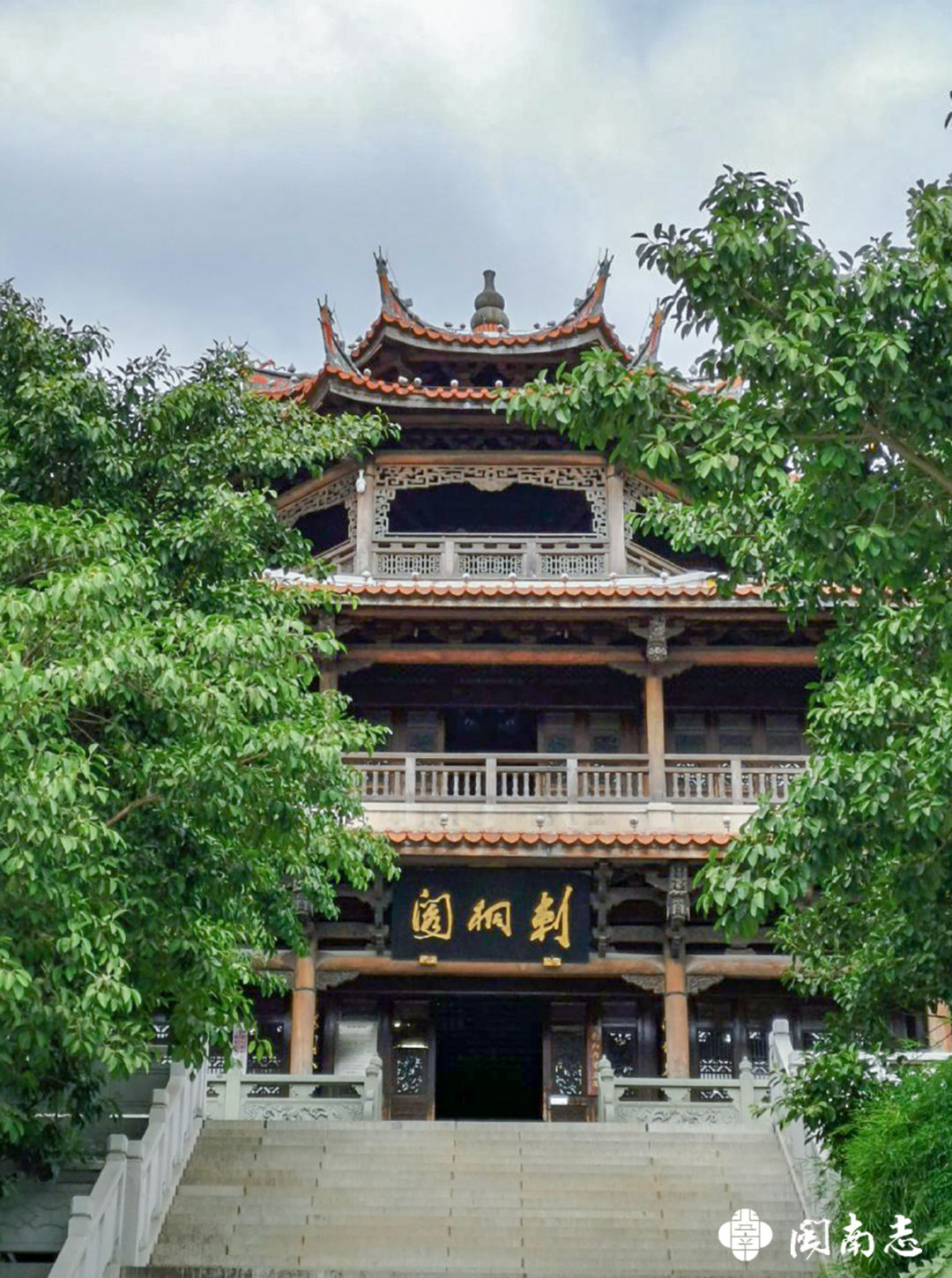 衙口施氏大宗祠位于泉州晋江市龙湖镇衙口村,2006年5月被公布为第六批