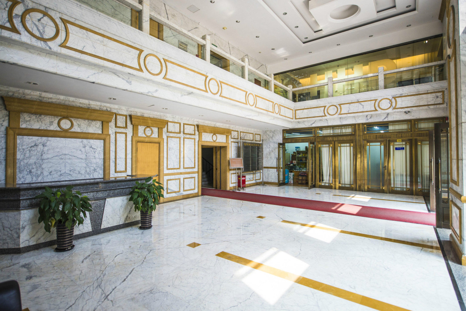 宏润大厦-徐汇 - 漕宝路地铁 龙漕路200弄28号