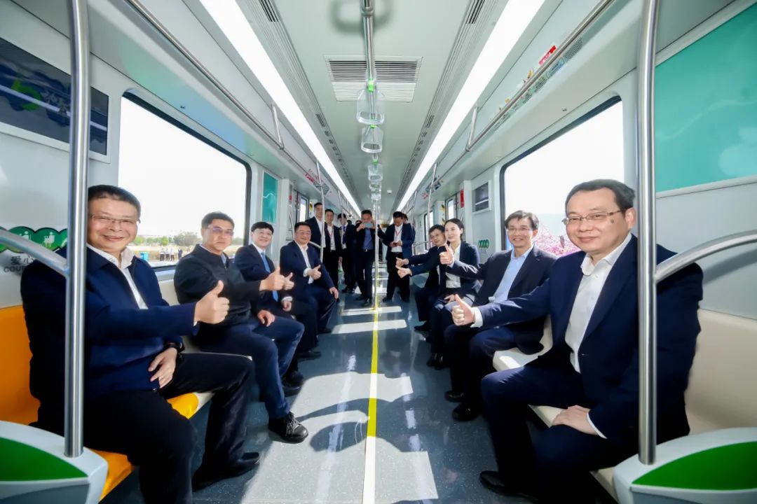 绿意春城!昆明地铁5号线首列车下线