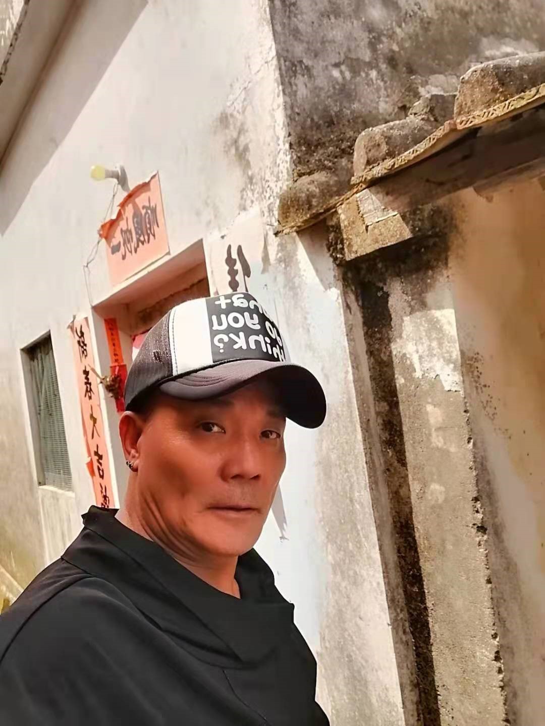 时隔20年,60岁香港影星程东带子女回祖籍汕尾祭祖