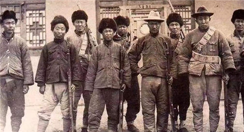 民国悍匪罕见照:图1是谢文东,图5的女土匪确实很漂亮