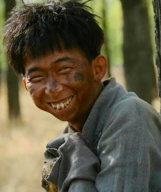 回顾丑星巨兴茂7年赚亿万身家成知名导演娶美娇妻改善基因