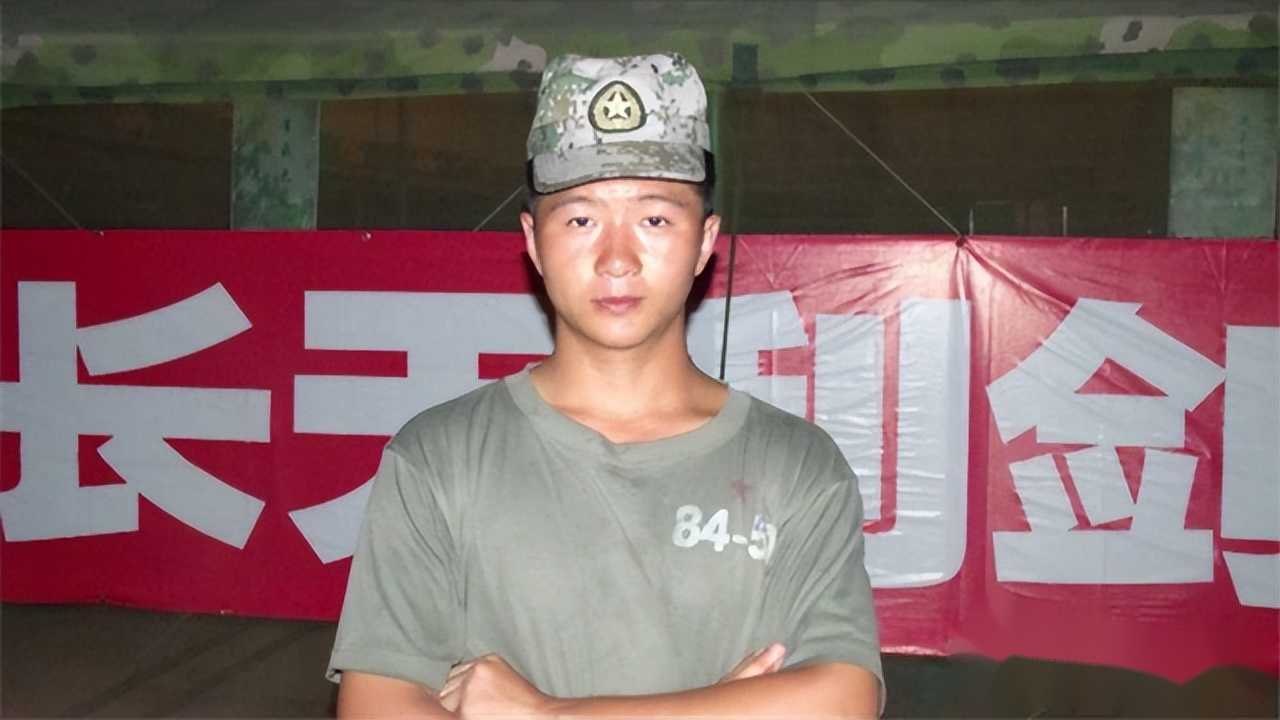 抗洪英雄刘景泰,遇难60天找到遗体,追悼会千人参加多位将军出席