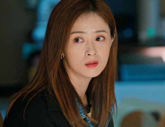 40岁蒋欣对比43岁张龄心,老天爷赏饭吃与科班毕业的演技一目了然