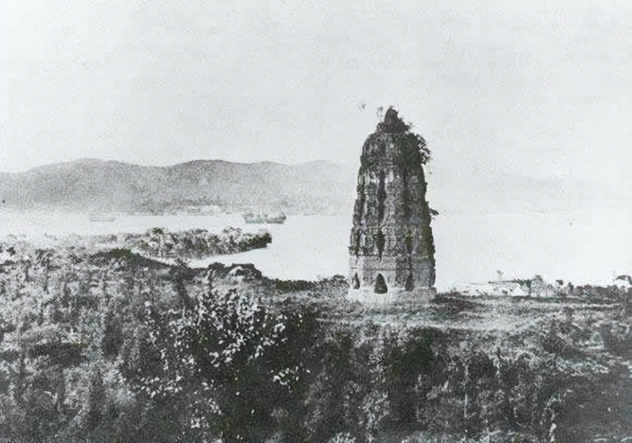 1924年,雷峰塔突然倒塌,77年后,专家在塔底发现了什么东西?