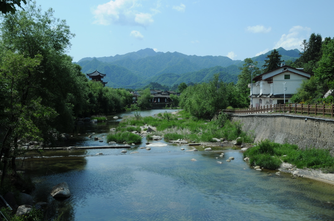 探访汉中第一高峰下的秦岭小镇家家户户晒笋干土豆块也晒