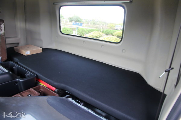 外观内饰全升级,还有全新动力,实拍新一代广汽日野700牵引车