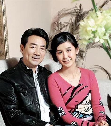 寇振海:一婚被前妻花光存款,二婚娶小24岁娇妻,54岁老来得子!