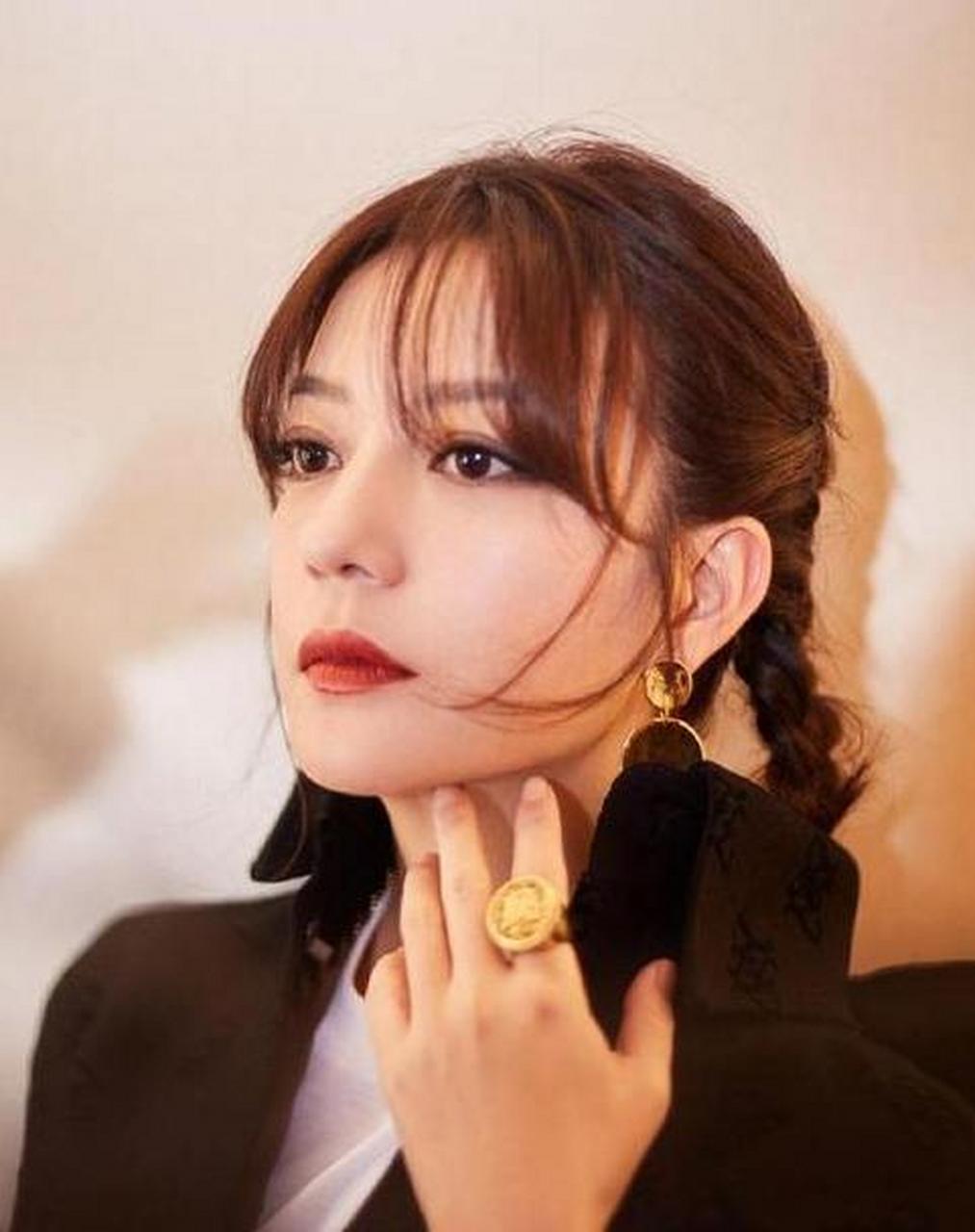 赵薇被质疑国籍,忍不住的她终于晒出护照,看到护照网友不淡定了