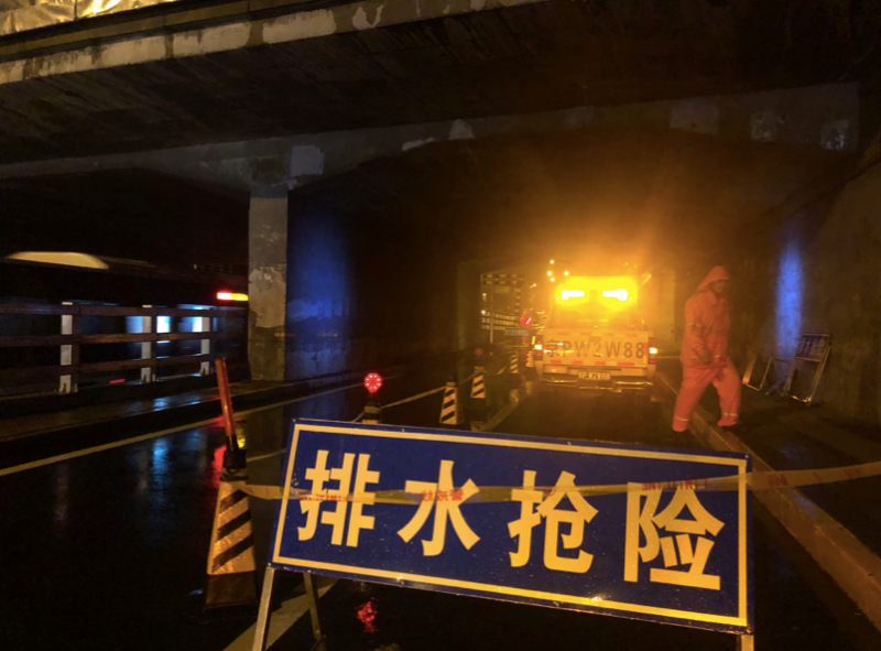 一切准备就绪,他们在肖村桥下值守7小时"等雨来"