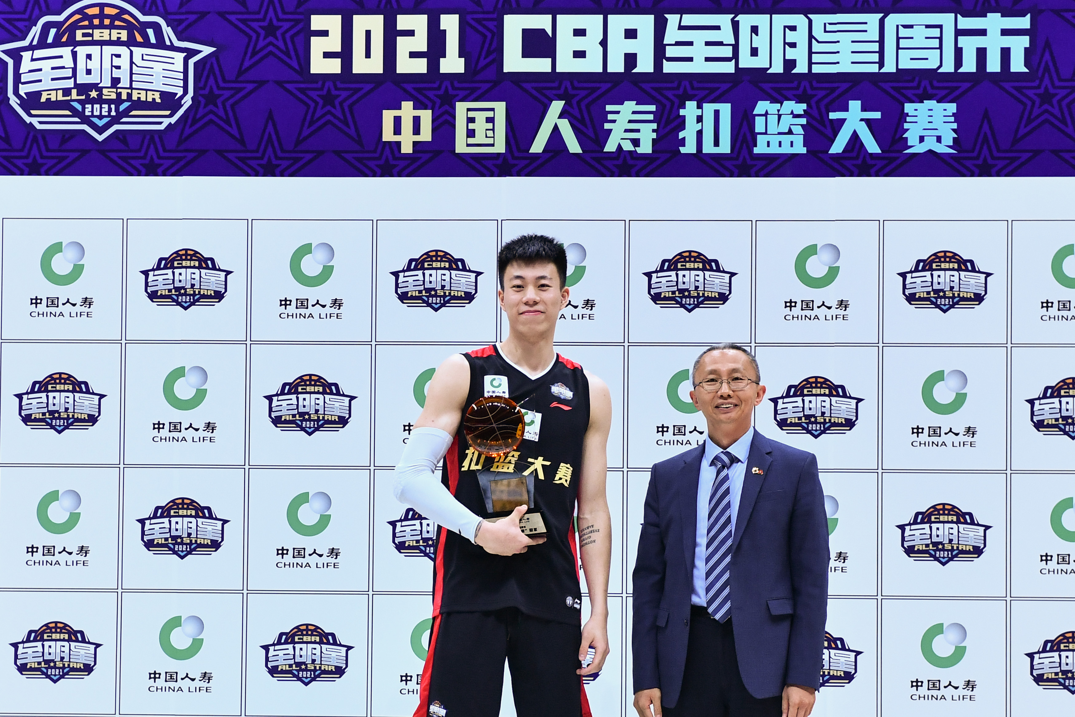 篮球——cba全明星赛:张镇麟获扣篮大赛冠军