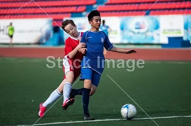 play football vs play the football 如何區分