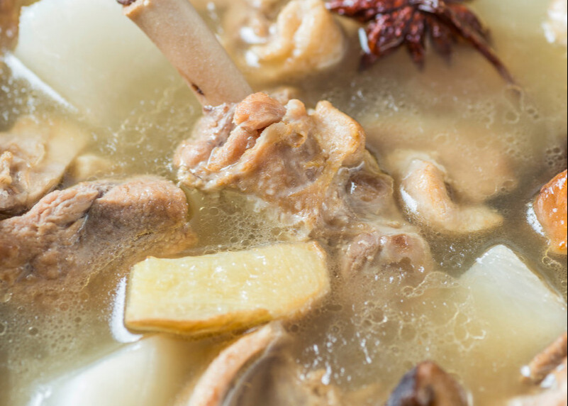 炖老鸭汤时,别再焯水了,掌握3个重要的技巧,鸭肉没腥味还很香